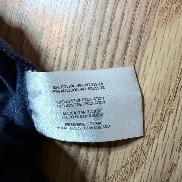 Orvis Navy T-Shirt with Vibrant Graphic - Picture 8 of 9